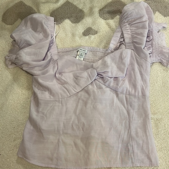 Lavendar puff sleeve top - Picture 2 of 5